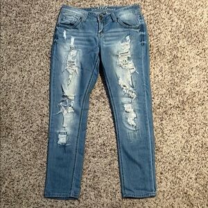Wallflower size 9 distressed light wash jeans